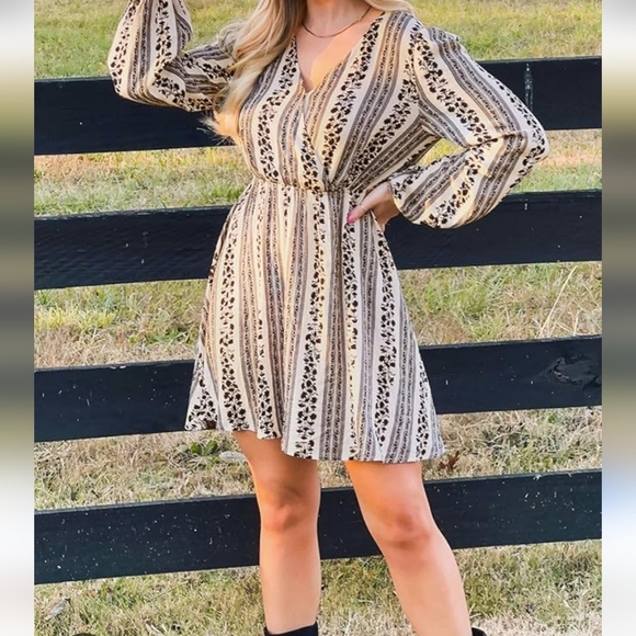 Cupshe Dresses & Skirts - Cupshe Cream and Black Striped Floral Long Sleeve Dress Size Small Preloved